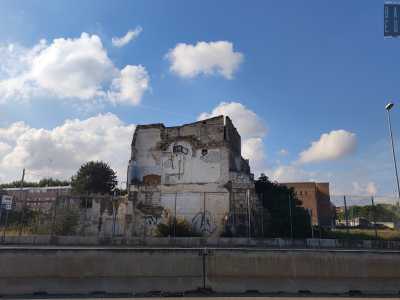 Oggi l�edificio appare come un rudere...